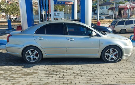 Toyota Avensis III рестайлинг, 2005 год, 800 000 рублей, 2 фотография