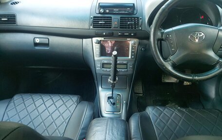 Toyota Avensis III рестайлинг, 2005 год, 800 000 рублей, 3 фотография