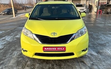 Toyota Sienna III, 2017 год, 2 300 000 рублей, 1 фотография