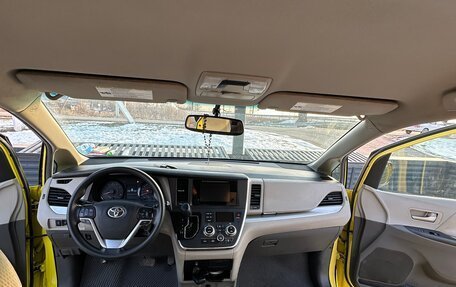 Toyota Sienna III, 2017 год, 2 300 000 рублей, 9 фотография