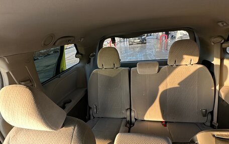 Toyota Sienna III, 2017 год, 2 300 000 рублей, 11 фотография