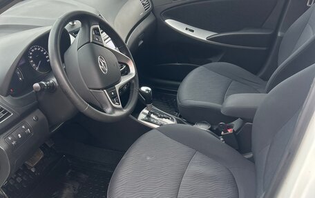 Hyundai Solaris II рестайлинг, 2011 год, 650 000 рублей, 15 фотография