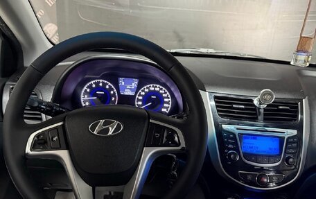 Hyundai Solaris II рестайлинг, 2011 год, 695 000 рублей, 15 фотография