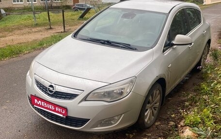 Opel Astra J, 2011 год, 650 000 рублей, 2 фотография