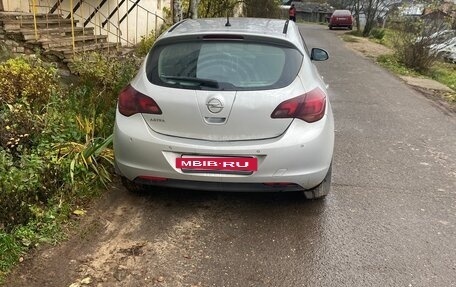 Opel Astra J, 2011 год, 650 000 рублей, 6 фотография