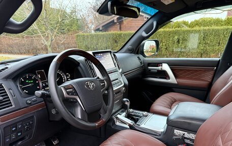 Toyota Land Cruiser 200, 2017 год, 8 950 000 рублей, 10 фотография