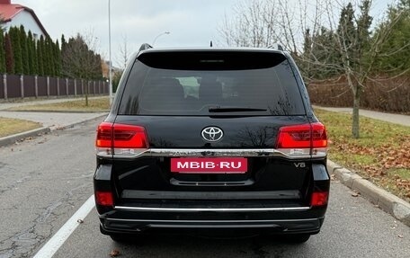 Toyota Land Cruiser 200, 2017 год, 8 950 000 рублей, 6 фотография