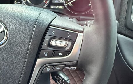 Toyota Land Cruiser 200, 2017 год, 8 950 000 рублей, 16 фотография