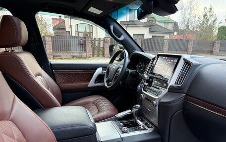 Toyota Land Cruiser 200, 2017 год, 8 950 000 рублей, 20 фотография