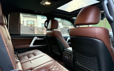 Toyota Land Cruiser 200, 2017 год, 8 950 000 рублей, 24 фотография