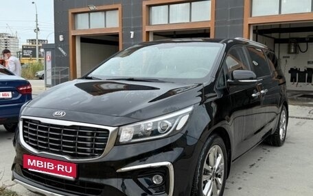 KIA Carnival, 2020 год, 2 400 000 рублей, 3 фотография