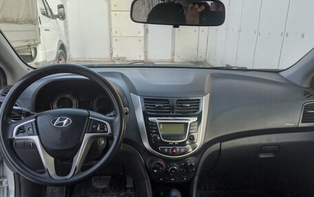 Hyundai Solaris II рестайлинг, 2011 год, 740 000 рублей, 10 фотография