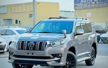 Toyota Land Cruiser Prado 150 рестайлинг 2, 2022 год, 4 070 000 рублей, 1 фотография