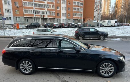 Mercedes-Benz E-Класс, 2018 год, 3 000 000 рублей, 3 фотография