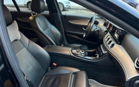 Mercedes-Benz E-Класс, 2018 год, 3 000 000 рублей, 21 фотография