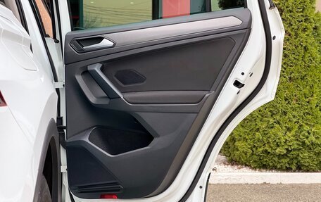 Volkswagen Tiguan II, 2020 год, 2 300 000 рублей, 17 фотография