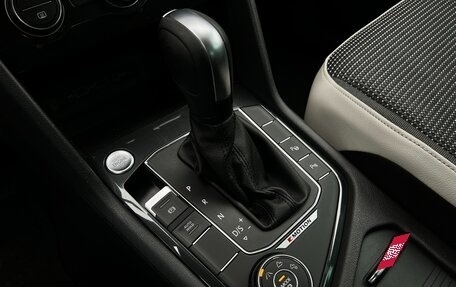 Volkswagen Tiguan II, 2020 год, 2 300 000 рублей, 25 фотография