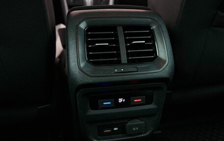 Volkswagen Tiguan II, 2020 год, 2 300 000 рублей, 36 фотография