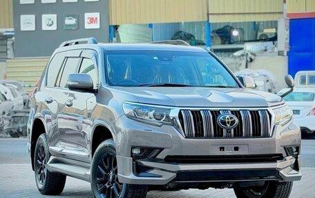 Toyota Land Cruiser Prado 150 рестайлинг 2, 2022 год, 4 070 000 рублей, 3 фотография