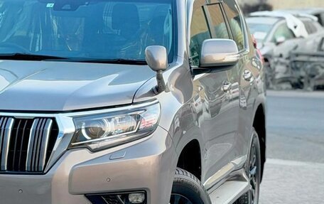 Toyota Land Cruiser Prado 150 рестайлинг 2, 2022 год, 4 070 000 рублей, 6 фотография