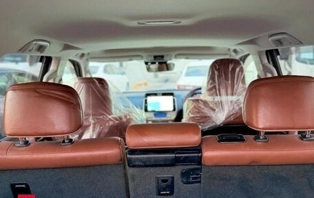 Toyota Land Cruiser Prado 150 рестайлинг 2, 2022 год, 4 070 000 рублей, 9 фотография