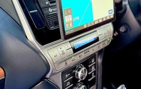 Toyota Land Cruiser Prado 150 рестайлинг 2, 2022 год, 4 070 000 рублей, 19 фотография