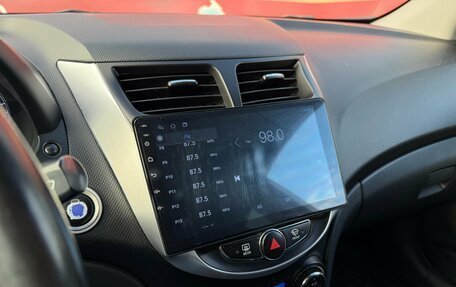 Hyundai Solaris II рестайлинг, 2011 год, 700 000 рублей, 15 фотография