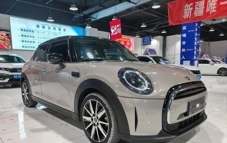 MINI Hatch, 2022 год, 2 600 000 рублей, 3 фотография