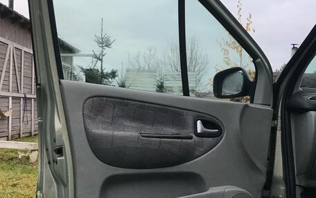 Renault Scenic III, 2002 год, 750 000 рублей, 17 фотография