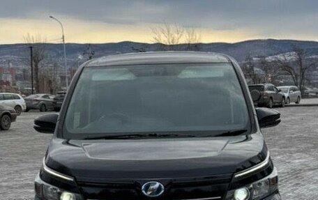 Toyota Voxy III, 2015 год, 1 430 000 рублей, 1 фотография