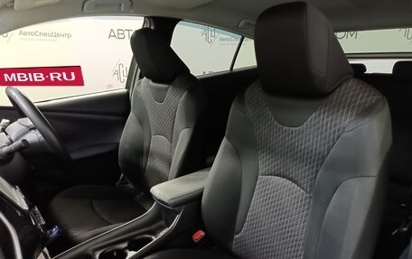 Toyota Prius IV XW50, 2016 год, 1 786 000 рублей, 8 фотография