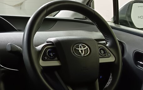 Toyota Prius IV XW50, 2016 год, 1 786 000 рублей, 14 фотография