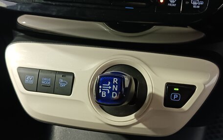 Toyota Prius IV XW50, 2016 год, 1 786 000 рублей, 17 фотография