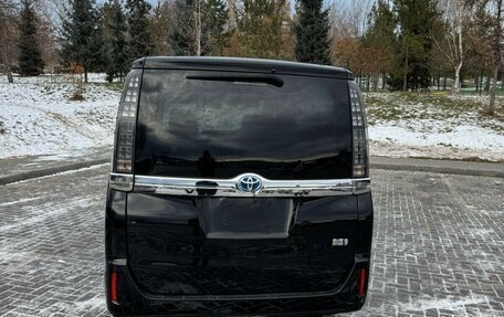 Toyota Voxy III, 2015 год, 1 430 000 рублей, 2 фотография