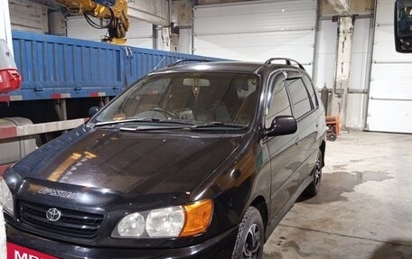 Toyota Ipsum II, 1999 год, 630 000 рублей, 2 фотография