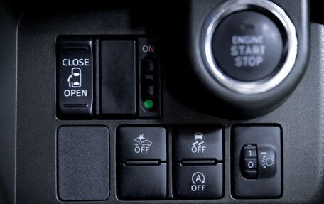 Toyota Roomy I, 2018 год, 1 199 000 рублей, 21 фотография