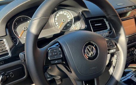 Volkswagen Touareg III, 2011 год, 1 958 000 рублей, 6 фотография