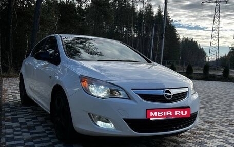 Opel Astra J, 2011 год, 740 000 рублей, 2 фотография