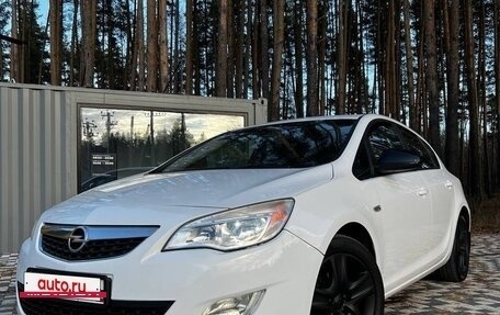 Opel Astra J, 2011 год, 740 000 рублей, 3 фотография
