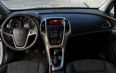 Opel Astra J, 2011 год, 740 000 рублей, 11 фотография