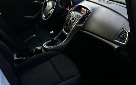 Opel Astra J, 2011 год, 740 000 рублей, 9 фотография