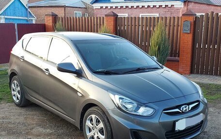 Hyundai Solaris II рестайлинг, 2012 год, 825 000 рублей, 3 фотография