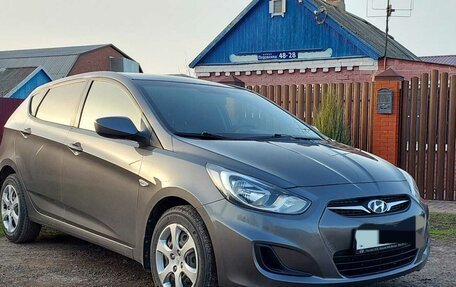 Hyundai Solaris II рестайлинг, 2012 год, 825 000 рублей, 2 фотография