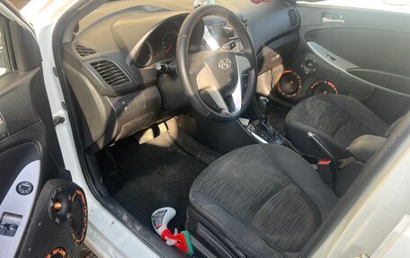 Hyundai Solaris II рестайлинг, 2015 год, 600 000 рублей, 5 фотография