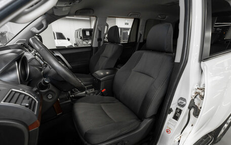 Toyota Land Cruiser Prado 150 рестайлинг 2, 2013 год, 2 650 000 рублей, 9 фотография