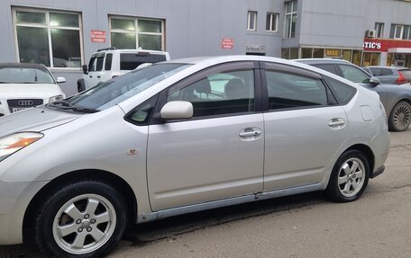 Toyota Prius, 2004 год, 550 000 рублей, 4 фотография
