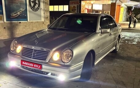 Mercedes-Benz E-Класс, 1999 год, 800 000 рублей, 1 фотография