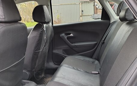 Volkswagen Polo VI (EU Market), 2011 год, 900 000 рублей, 17 фотография