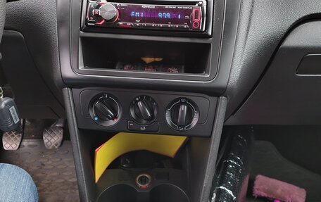 Volkswagen Polo VI (EU Market), 2011 год, 900 000 рублей, 19 фотография