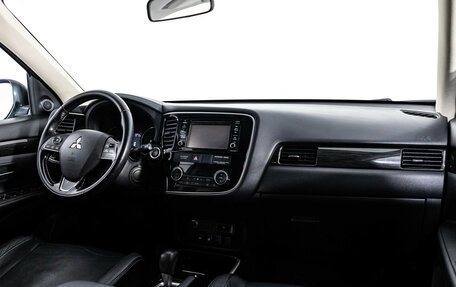 Mitsubishi Outlander III рестайлинг 3, 2017 год, 1 399 000 рублей, 9 фотография